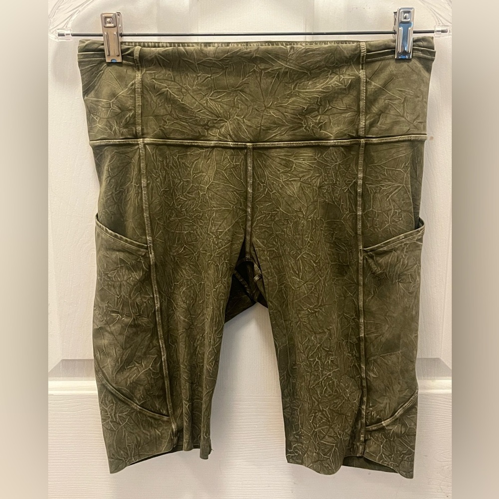 🍋 LIKE NEW Lululemon Fast and Free Short 10" - Ice Wash Moss Green - Sz 8